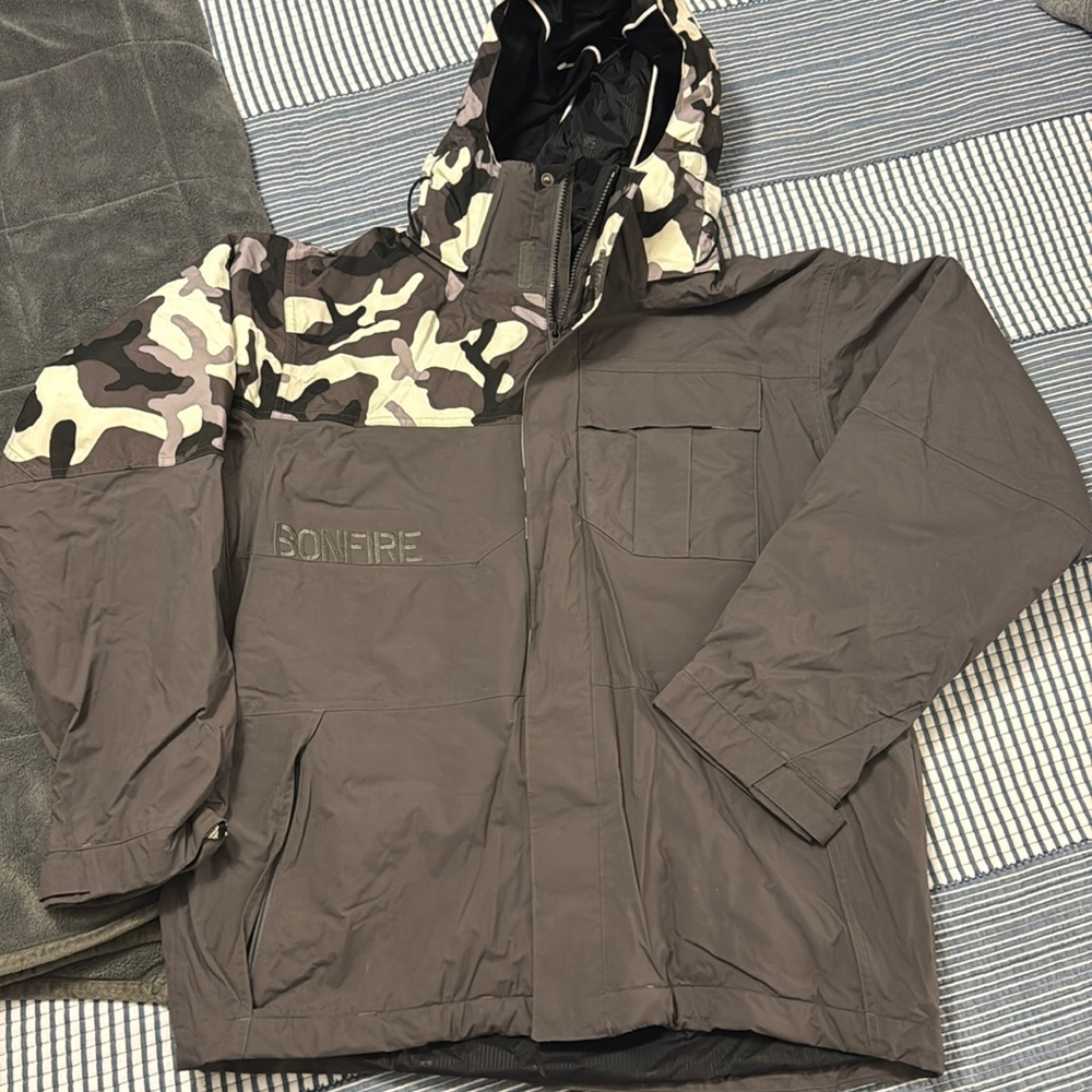 Excellent condition Bonfire snowboard/ski jacket size L